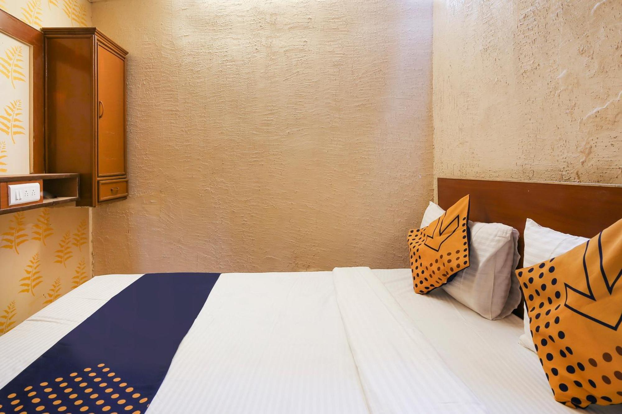 Hotel O Super Guest House Ahmedabad Exterior photo